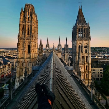 Ian Menéndez escala la iglesia más alta de Francia