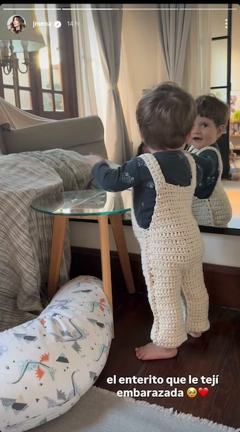 La publicación de Jimena Barón muestra a su hijo Arturo con un enterito tejido artesanalmente durante el embarazo