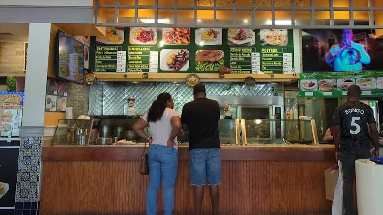 Las revisiones evidenciaron contaminación de pan por moscas y alimentos almacenados fuera de las temperaturas recomendadas para la seguridad alimentaria (Google Maps )