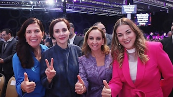 La priista acompañó al informe