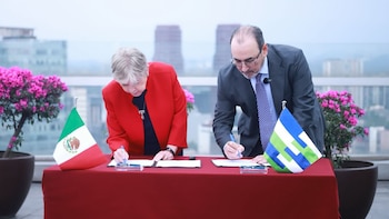 Semarnat y el CAF firman carta para protección ambiental en México y el Caribe