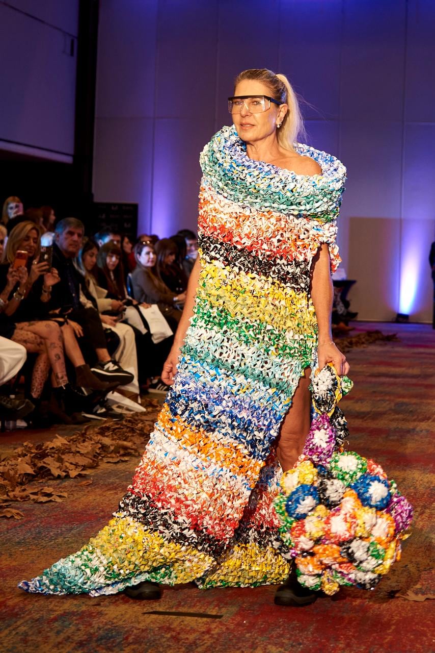 La colección de Monica Casella transformó materiales descartados en arte y reflexión, convirtiendo el residuo en un nuevo lenguaje