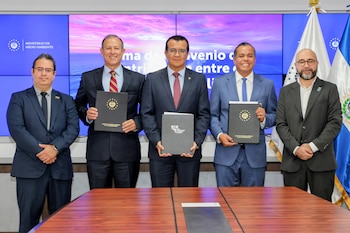 El BCIE y el MARN de El Salvador firmaron un convenio para iniciar la ejecución de ADAPTA-R, un programa regional de adaptación al cambio climático. / (BCIE)