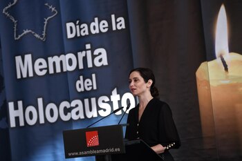31/01/2023 La presidenta de la Comunidad de Madrid, Isabel Díaz Ayuso, interviene durante una ceremonia para conmemorar el Holocausto, en la Asamblea de Madrid, a 31 de enero de 2023, en Madrid (España). Aunque se celebra hoy, 31 de enero, España instauró el Día Oficial de la Memoria del Holocausto en 2005, en consonancia con la resolución de la Asamblea General de las Naciones Unidas que proclamó el 27 de enero como Día Internacional de la Conmemoración Anual de la Memoria del Holocausto. En concreto, cada 27 de enero se conmemora la liberación en 1945 por las tropas soviéticas del campo de concentración y exterminio nazi de Auschwitz-Birkenau.
POLITICA
Fernando Sánchez - Europa Press