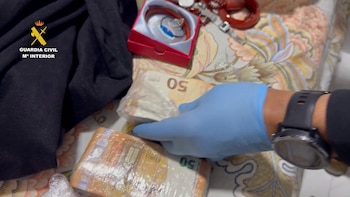 15/09/2026 Desmantelada una red de ciberestafadores que defraudó más de un millón de euros haciéndose por un banco
SOCIEDAD
GUARDIA CIVIL