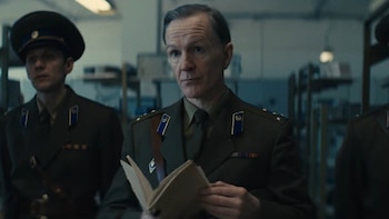 Rhys Ifans lidera ‘Ciudad de las Estrellas’, el spin-off soviético de Para toda la humanidad