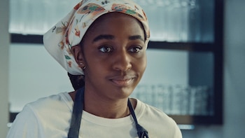 Ayo Edebiri como Sydney Adamu