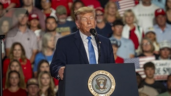 Trump se desentiende de la autoproclamación de "presidente electo" de Flávio Bolsonaro