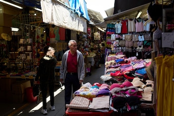 Ventas minoristas chinas crecen menos