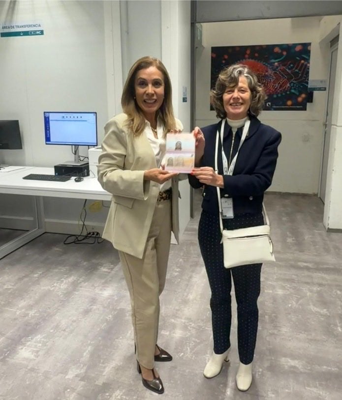 Dora Moita, presidenta de la Casa de la Moneda de Portugal, encabezó la visita y supervisó el estado operativo de la planta - crédito @LeonViviana/X