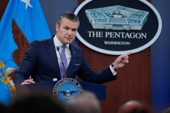 El secretario de Defensa estadounidense Pete Hegseth (Foto AP/Manuel Balce Ceneta)