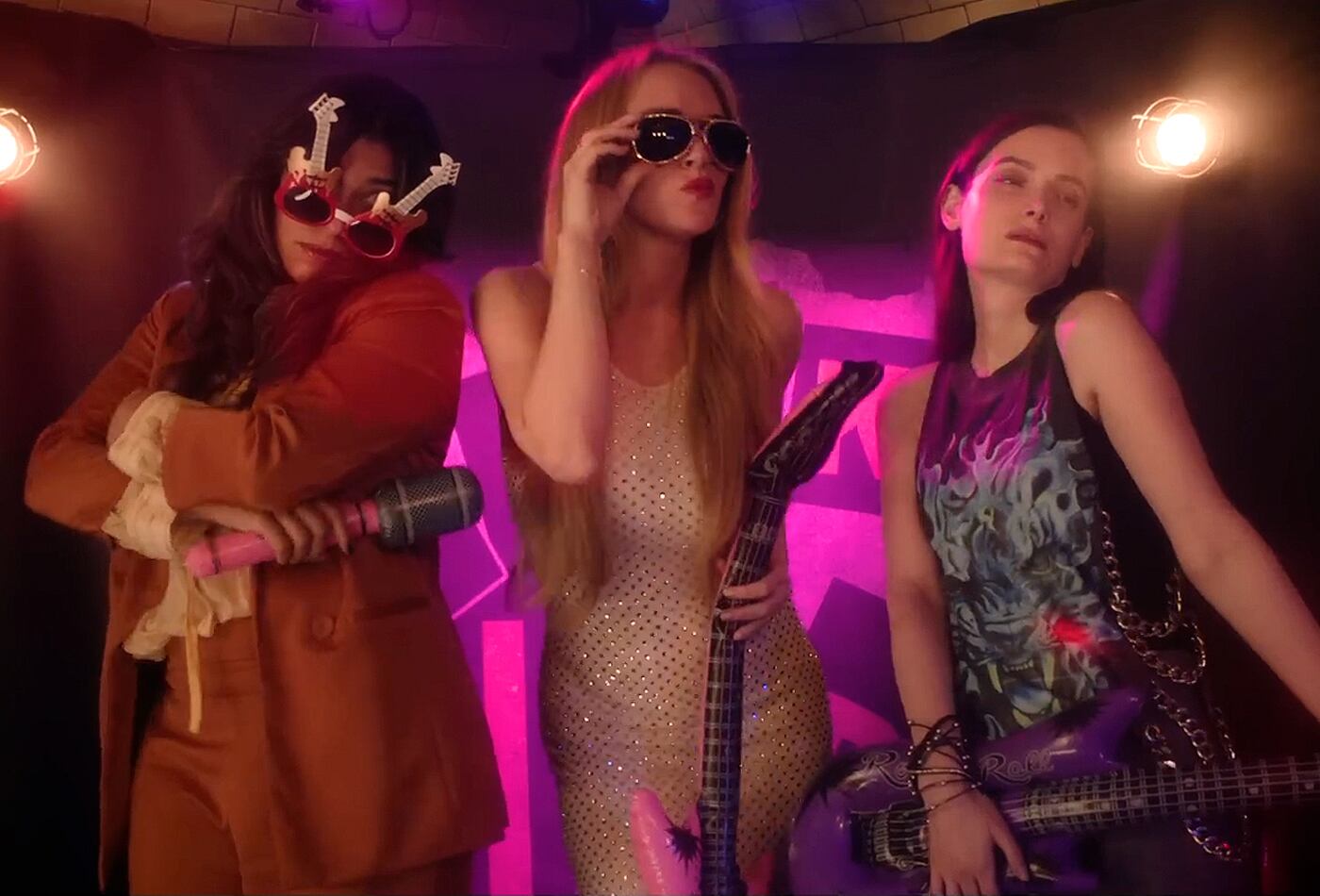 Lohan recupera la chispa y el carisma que marcaron sus inicios en el cine (Captura: tráiler Disney)