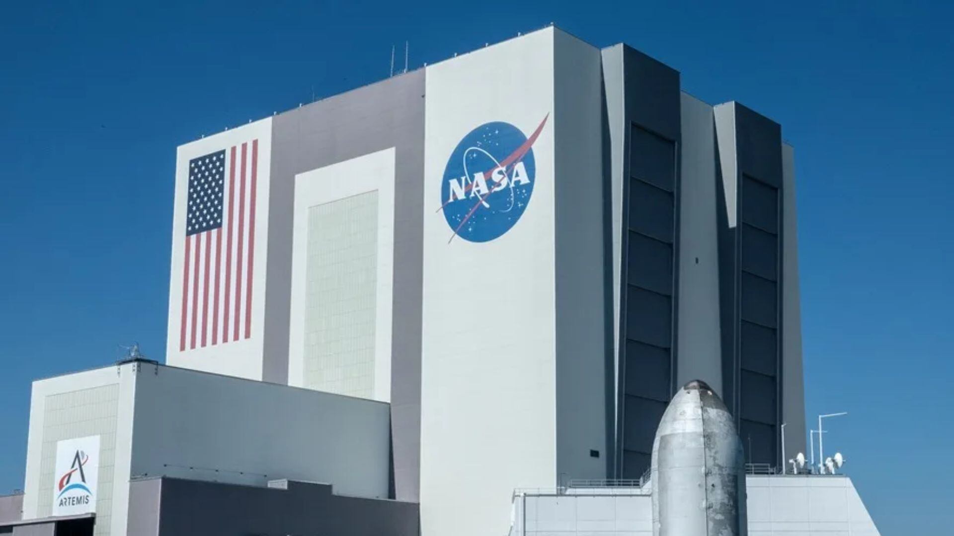 La iniciativa “Send Your Name with Artemis” permite que los nombres inscritos se almacenen en una memoria digital que viajará a bordo de la cápsula Orion junto a los astronautas - Créditos: EFE/Cristóbal Herrera.