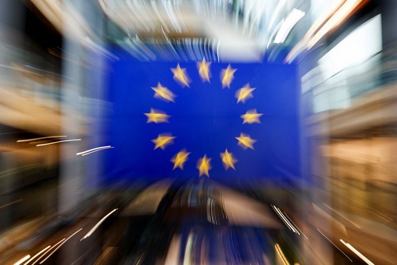 FOTO DE ARCHIVO. Una bandera de la Unión Europea es vista el día de una sesión plenaria del recién elegido Parlamento Europeo en Estrasburgo, Francia. 17 de julio de 2024. REUTERS/Johanna Geron