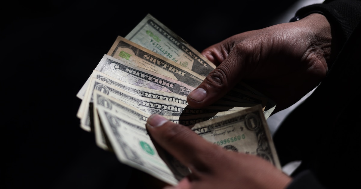 Bolivia: el dólar sigue al alza y registra un incremento de casi el 10% a dos semanas de la nueva política cambiaria