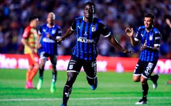 El jugador marfileño Aké Loba