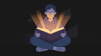 Persona estilizada con gafas y sudadera sentada con las piernas cruzadas, sostiene un libro abierto que emite luz en un fondo oscuro.