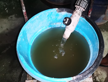 Las tuberías deterioradas y los constantes apagones paralizan las bombas de abasto, agravando el desabastecimiento y la contaminación del líquido (Cortesía: CubaNet).