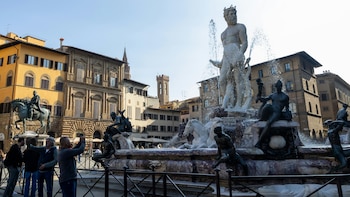 Una mujer es arrestada por causar daños a una estatua del siglo XVI durante una despedida de soltera: la restauración cuesta más de 5.000 euros