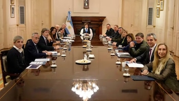 El techo de cristal: la cantidad de mujeres en puestos jerárquicos de la Administración Pública Nacional cayó de 39% al 22% en cuatro años