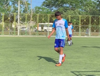 Jesús Cárdenas en su formación como futbolista profesional, con el dorsal número 3 - crédito Suministrada a Infobae