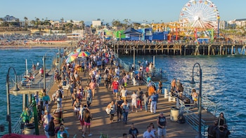 Vuelve el Beach Bus a Los Ángeles: recorridos desde Palmdale y Lancaster, precios bajos y el sueño del verano en Santa Mónica