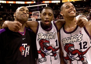 La rivalidad entre Carter y McGrady en los Raptors impulsó el desarrollo de ambos jugadores en la NBA (REUTERS/Andy Clark/file photo)