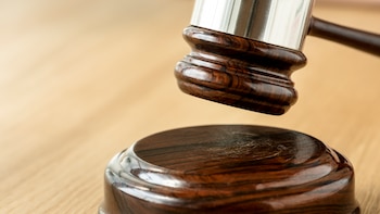 Una ex oficial de policía