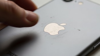 Qué función puedes activar tocando la manzana de tu iPhone