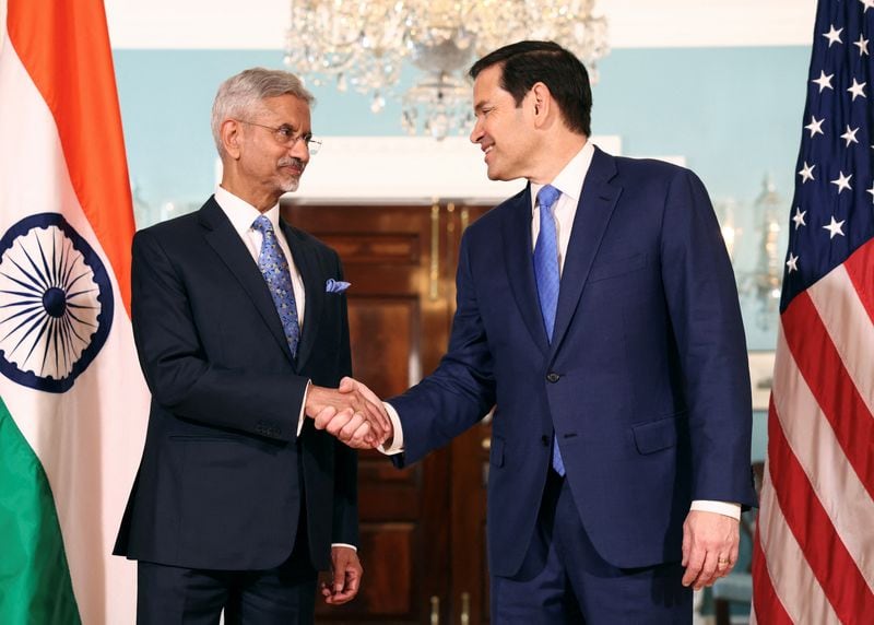 El secretario de Estado de EEUU, Marco Rubio, saluda al Ministro de Asuntos Exteriores de la India, Subrahmanyam Jaishankar, durante la reunión de la Cuadrilateral Indo-Pacífica en Washington (REUTERS/Kevin Lamarque)
