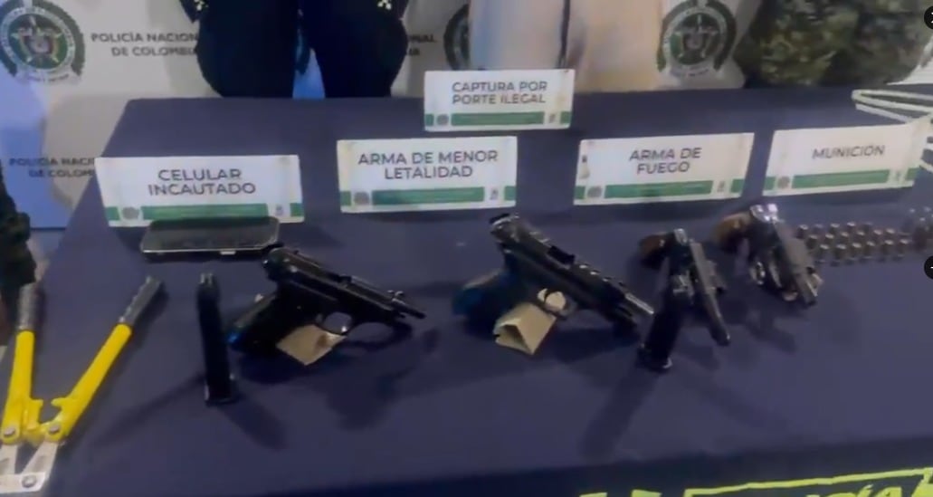 Cuatro hombres de 24 a 29 años fueron capturados en flagrancia en Niquía, Bello, durante un operativo del Ejército, la Policía y la Alcaldía de Bello - crédito Alcaldía Bello