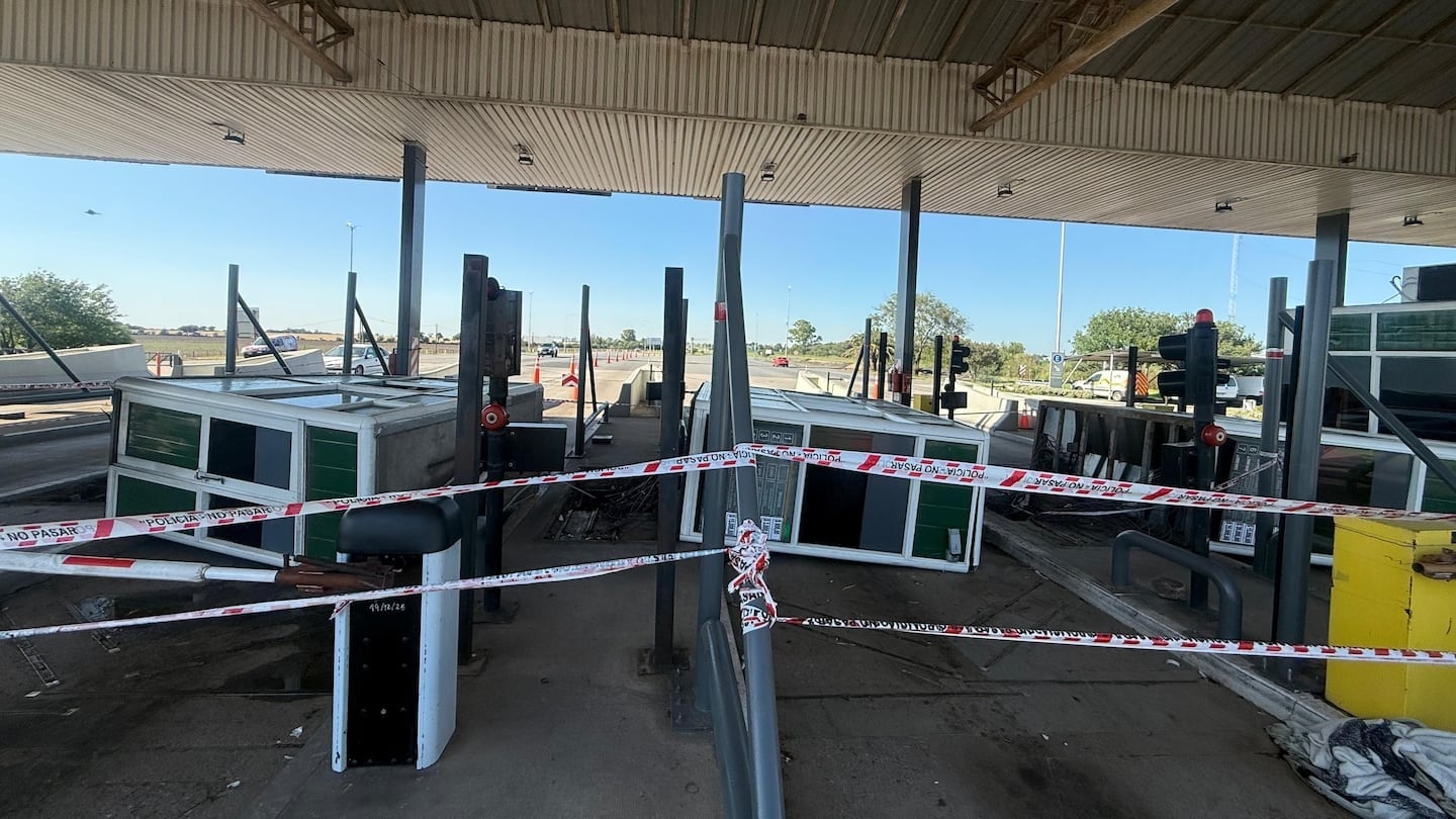 El accidente provocó que el gremio y la empresa suspendieran el cobro de peaje hasta que se verifiquen las condiciones de las cabinas (El Doce TV)