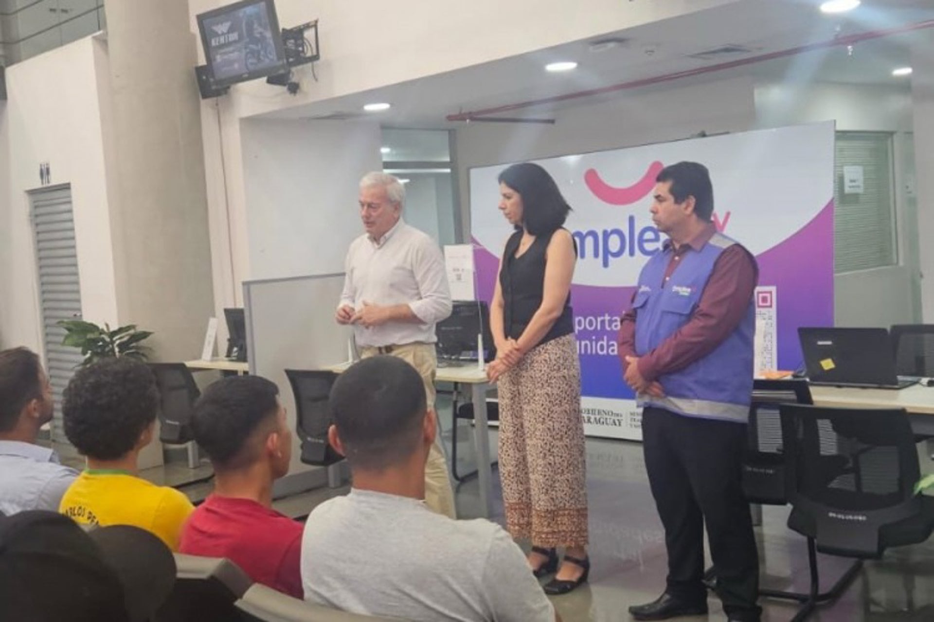 Seleccionan trabajadores en Paraguay como programa piloto de contratación en origen para los frutos rojos