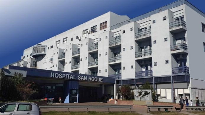 La víctima fue trasladada al Hospital San Roque de Gonnet tras sufrir una grave lesión durante el ataque