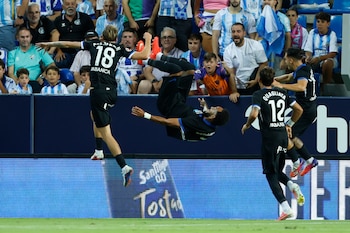 La mítica celebración de Aubameyang dando una voltereta. (EFE/Jorge Zapata)