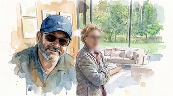 Ilustración estilo acuarela que presenta a un hombre con gorra azul y gafas de sol junto a una mujer con los brazos cruzados en un patio.