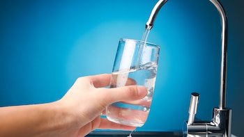 ¿Cómo el consumo de agua potable revela el crecimiento de los sectores retail y turismo? Este es el método de la Sunass