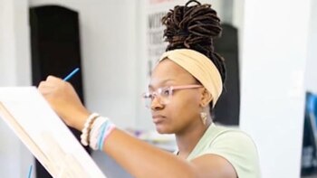 Shania, la hermana de Elijah