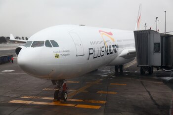 Un avión de la aerolínea Plus Ultra. EFE/EDUARDO CAEVRO/Archivo