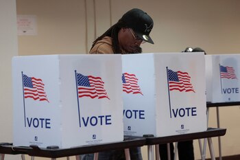 Arizona y Georgia, claves por sus resultados históricos en las elecciones de 2020, capta la atención en 2024. (REUTERS/Rebecca Cook)