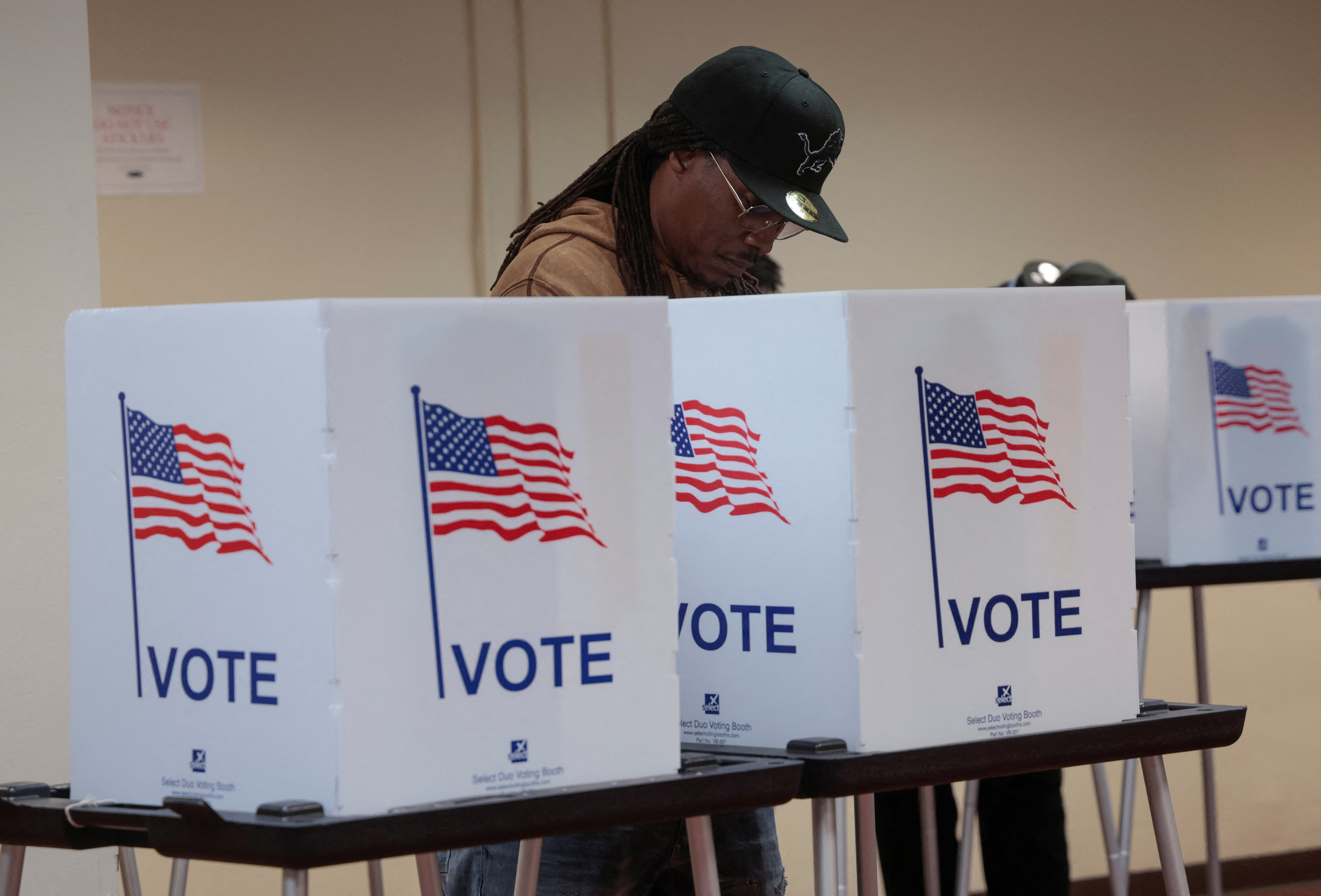 California procesa millones de votos por correo, una modalidad que retrasa el escrutinio por el volumen de papeletas y la logística electoral (REUTERS/Rebecca Cook)