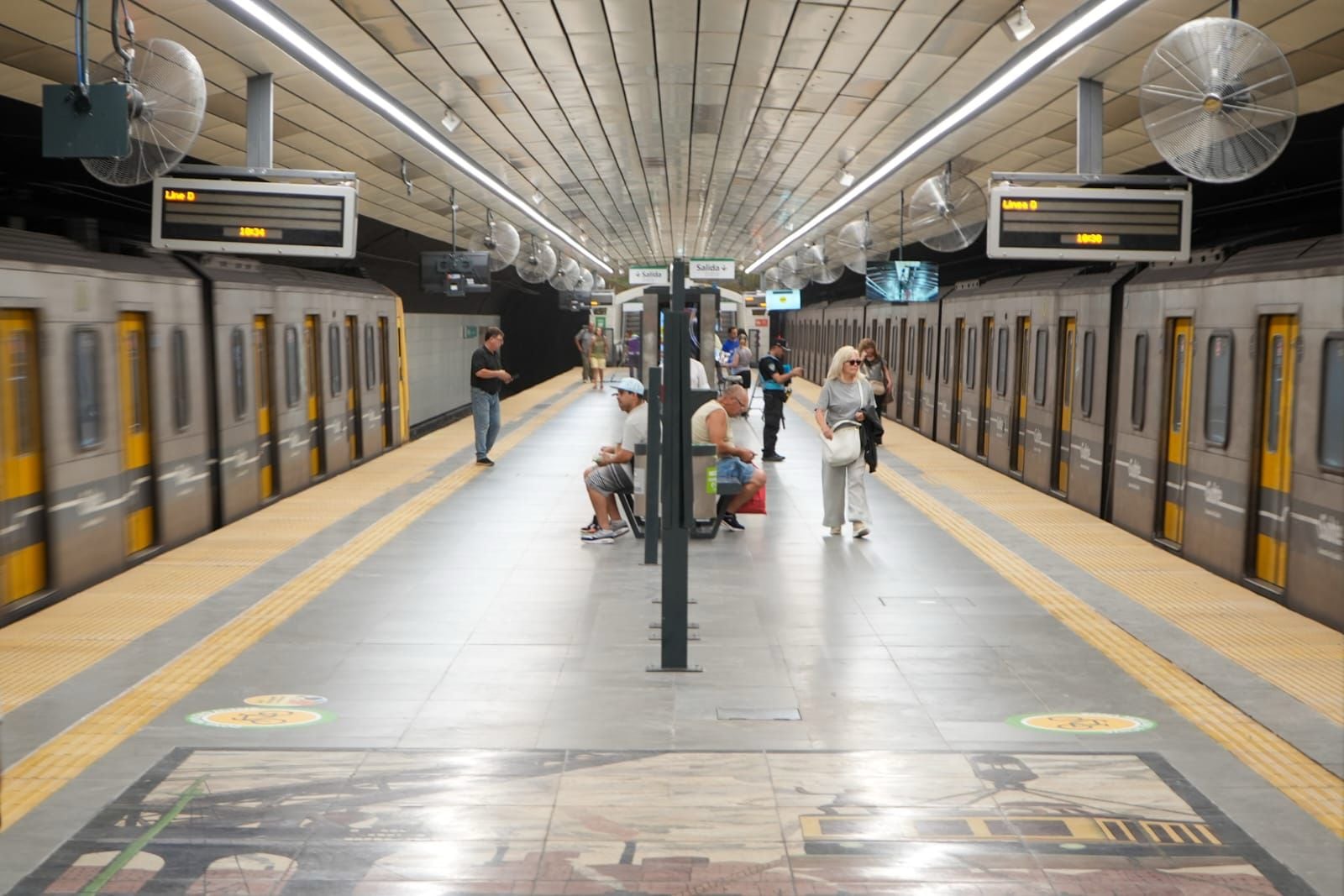 El plan integral de modernización ya intervino diecisiete estaciones del subte porteño, buscando optimizar la movilidad urbana en la Ciudad de Buenos Aires