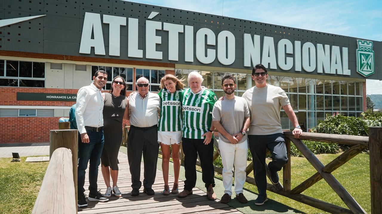 Boris Johnson tuvo un recorrido por toda la sede deportiva de Atlético Nacional, en Guarne, Antioquia - crédito Atlético Nacional