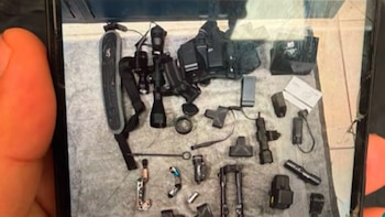 Imágenes halladas en el celular del menor muestran armas ilegales y rituales religiosos antes de cometer delitos.