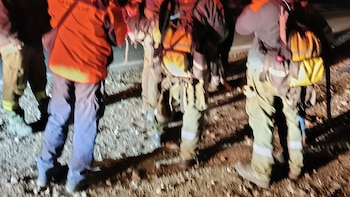 Una familia rusa hacía trekking en Bariloche y se les cayó el bebé: los investigan por negligencia