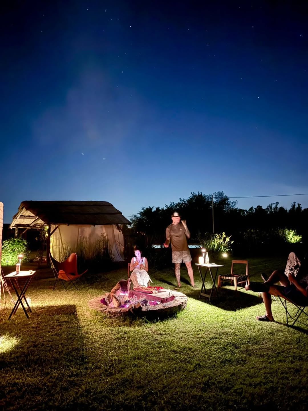 En pleno campo y con las primeras estrellas haciendo su aparición, la pareja disfrutó de sus últimos momentos en Argentina