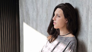 Ariana Harwicz: "Lamento que escritoras feministas me hayan señalado y que fuera un hombre, John Banville, quien se solidarizó conmigo"