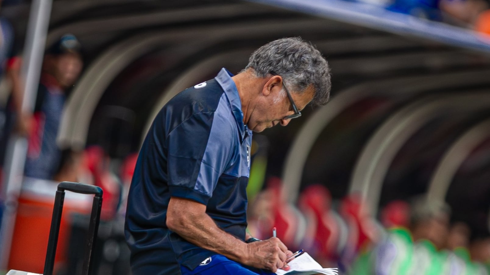 Carlos Antonio Vélez bajó de la nube a Juan Carlos Osorio como asistente de la selección Colombia: “No es para él”
