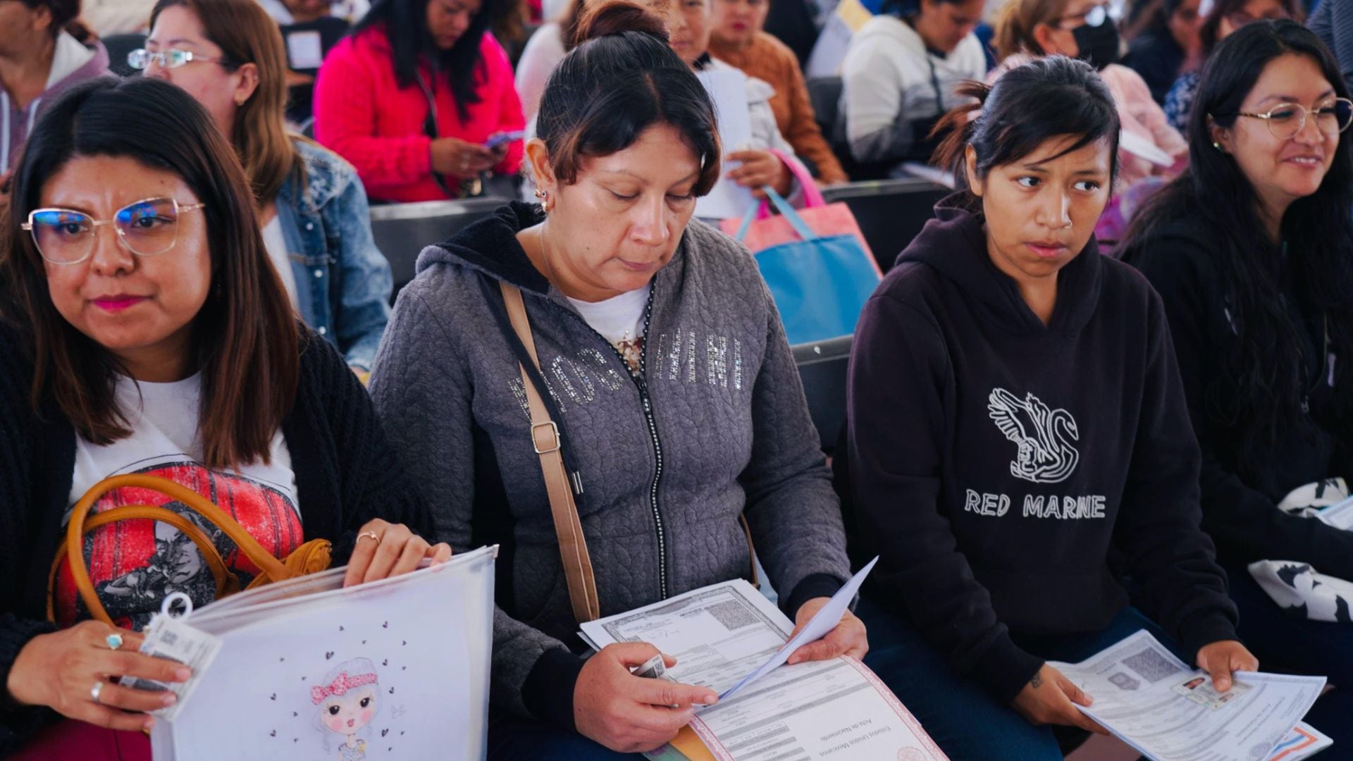 El tercer pago de las becas Rita Cetina y Benito Juárez continúa (X@Gob_Tlalne)