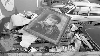 Un niño llorón al volquete